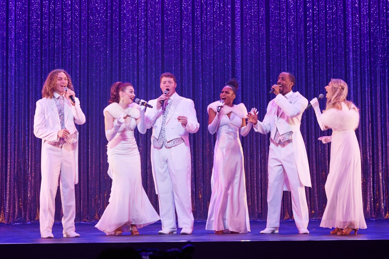 劇場で楽しむクリスマス”『ブロードウェイ クリスマス・ワンダーランド